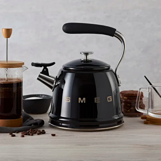 Smeg Whistling Stovetop Kettle, 2.3L