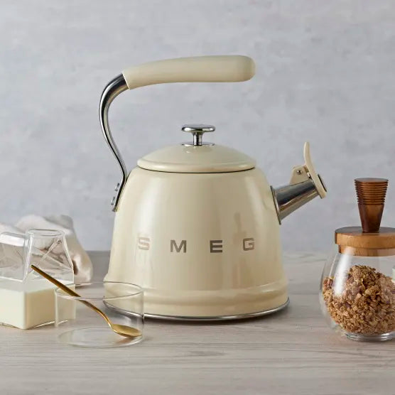 Smeg Whistling Stovetop Kettle, 2.3L