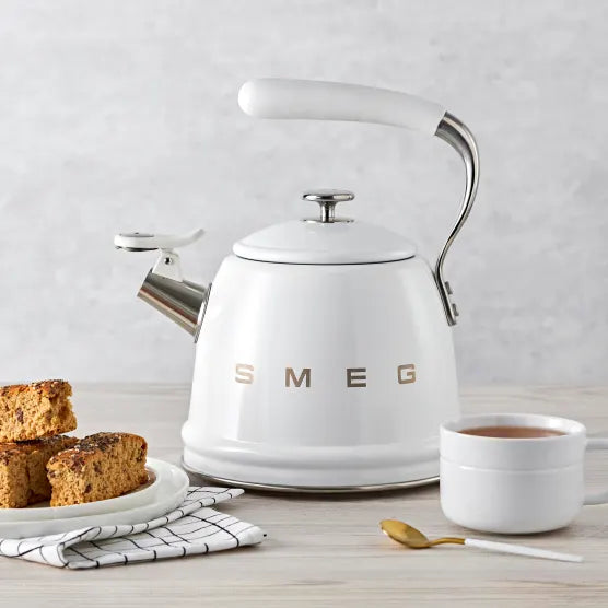 Smeg Whistling Stovetop Kettle, 2.3L